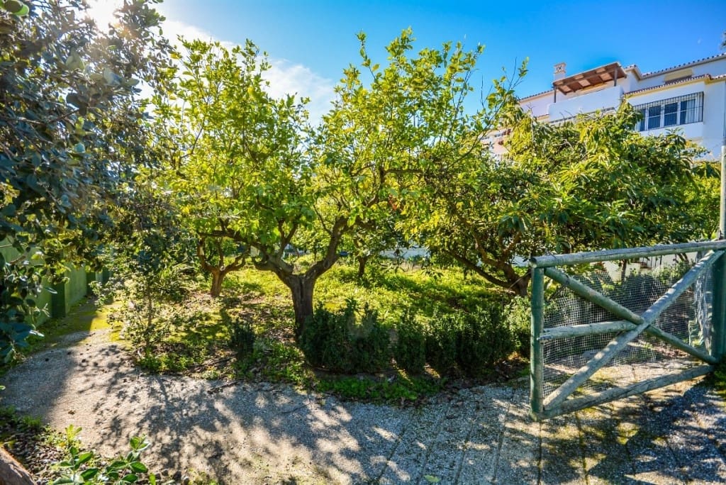 8 sovrum Villa till salu i Estepona med pool garage - 2 100 000 € (Ref: 9588031)