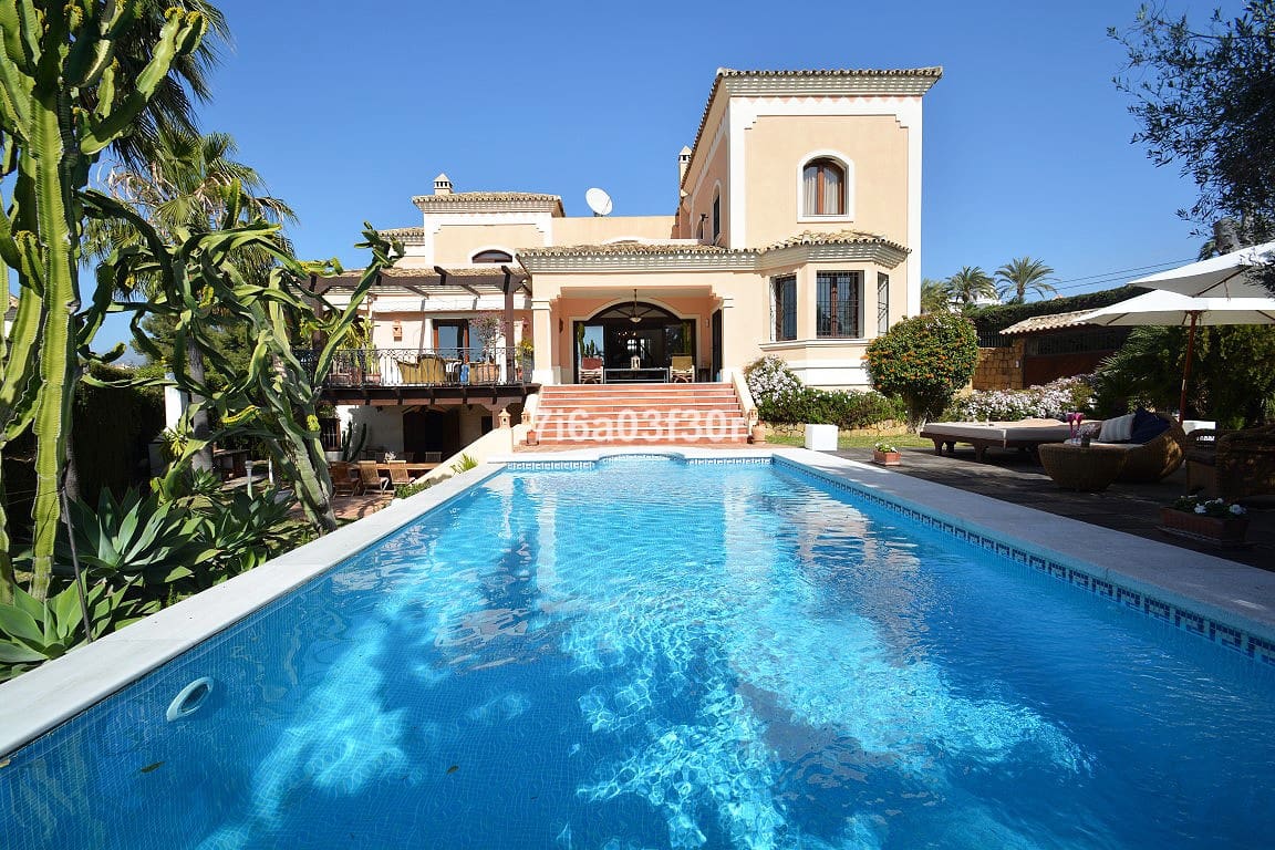5 sovrum Villa till salu i Nueva Andalucia med pool garage - 3 500 000 € (Ref: 9588032)