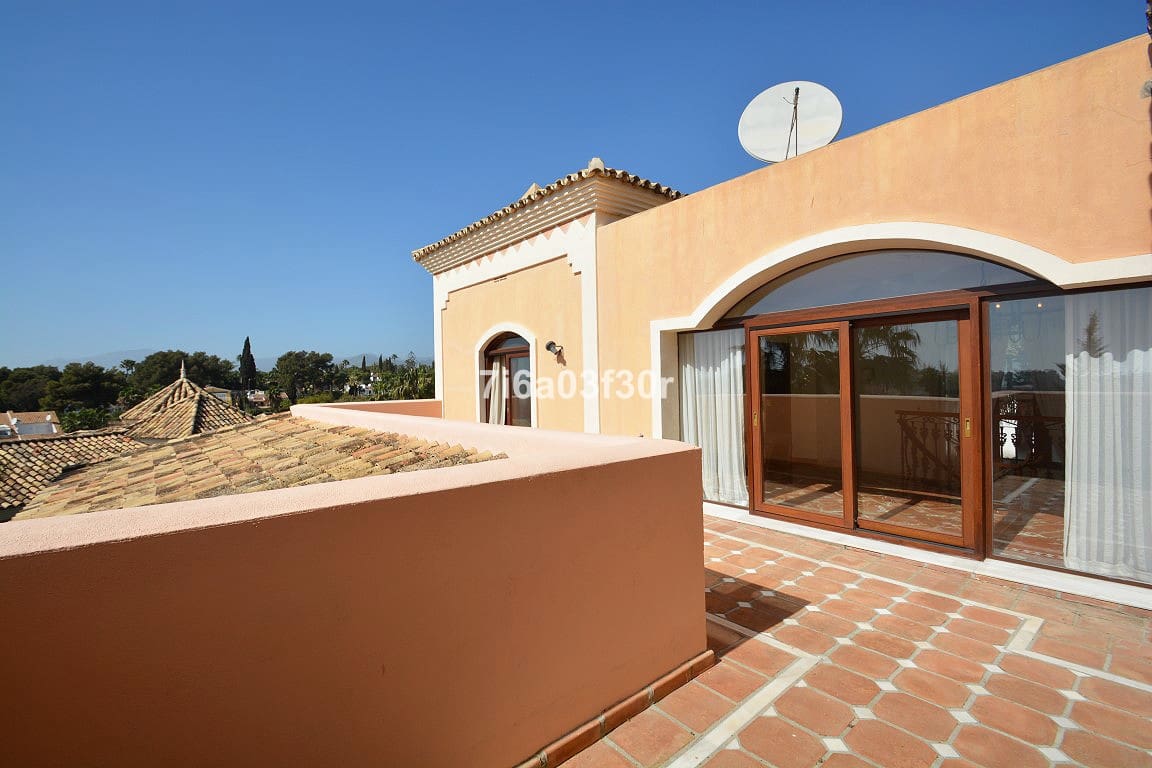 5 sovrum Villa till salu i Nueva Andalucia med pool garage - 3 500 000 € (Ref: 9588032)
