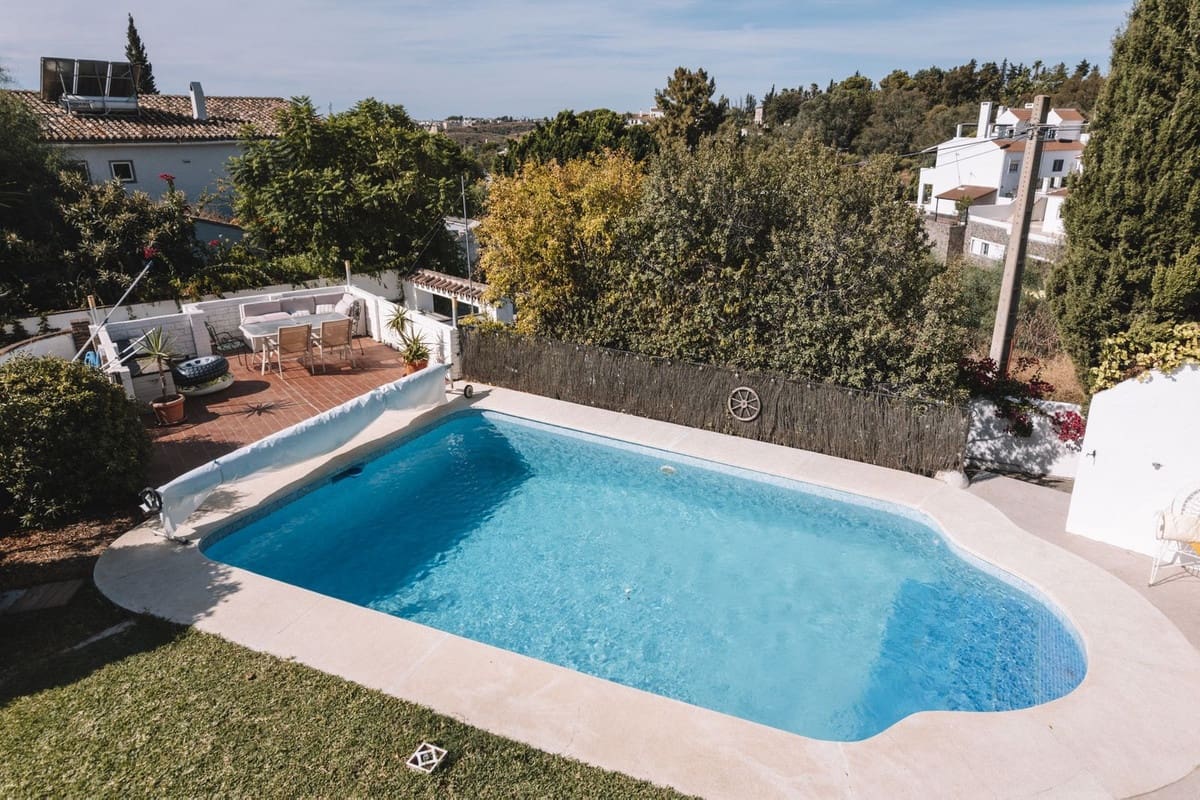 6 soveværelse Villa til salg i Mijas med swimmingpool - € 950.000 (Ref: 9591488)