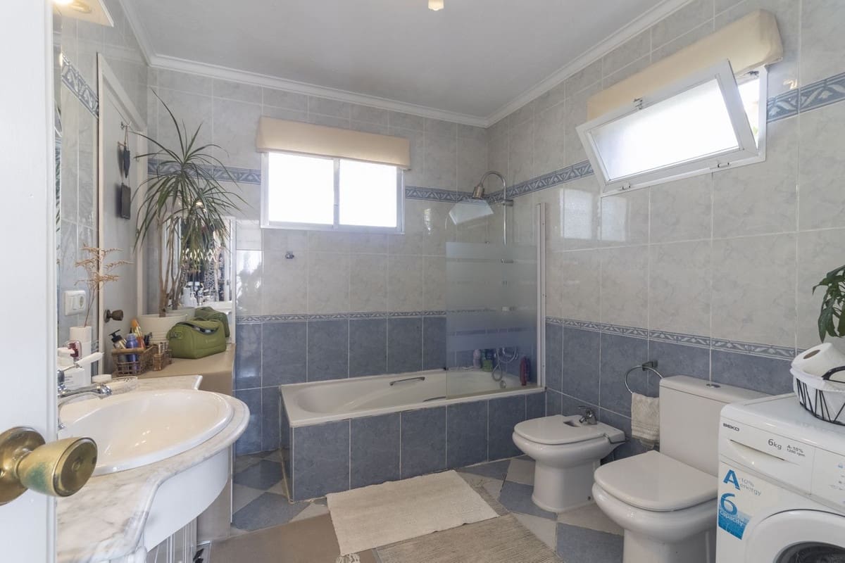 6 soveværelse Villa til salg i Mijas med swimmingpool - € 950.000 (Ref: 9591488)