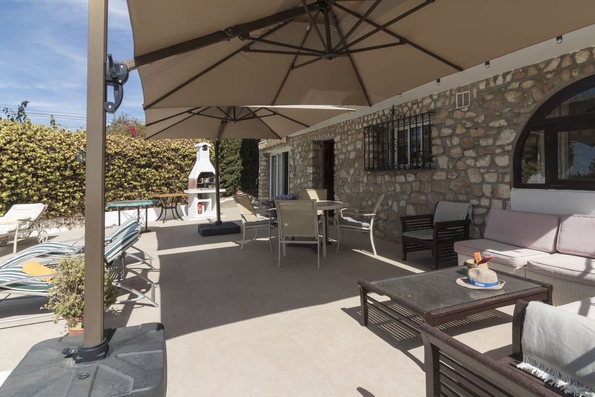 6 soveværelse Villa til salg i Mijas med swimmingpool - € 950.000 (Ref: 9591488)