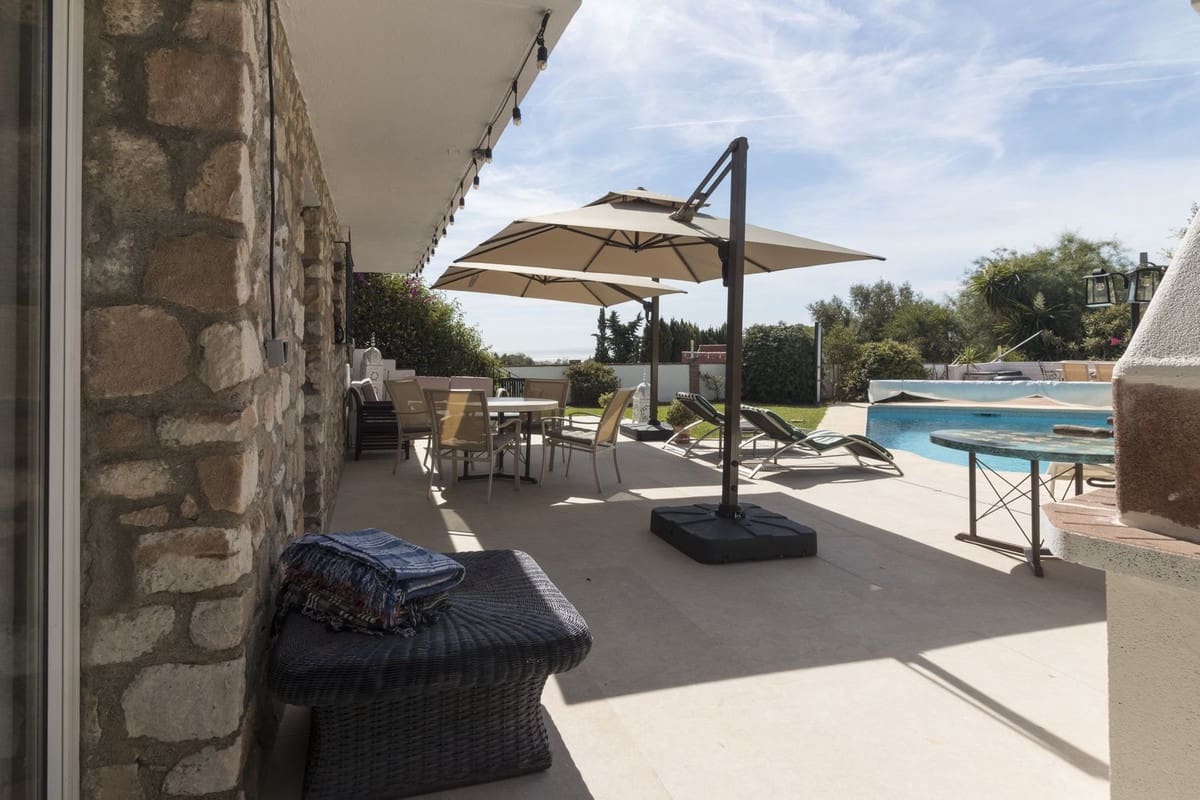 6 soveværelse Villa til salg i Mijas med swimmingpool - € 950.000 (Ref: 9591488)