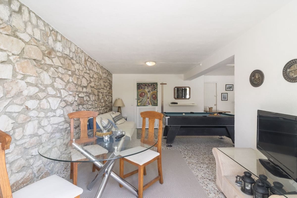 6 soveværelse Villa til salg i Mijas med swimmingpool - € 950.000 (Ref: 9591488)