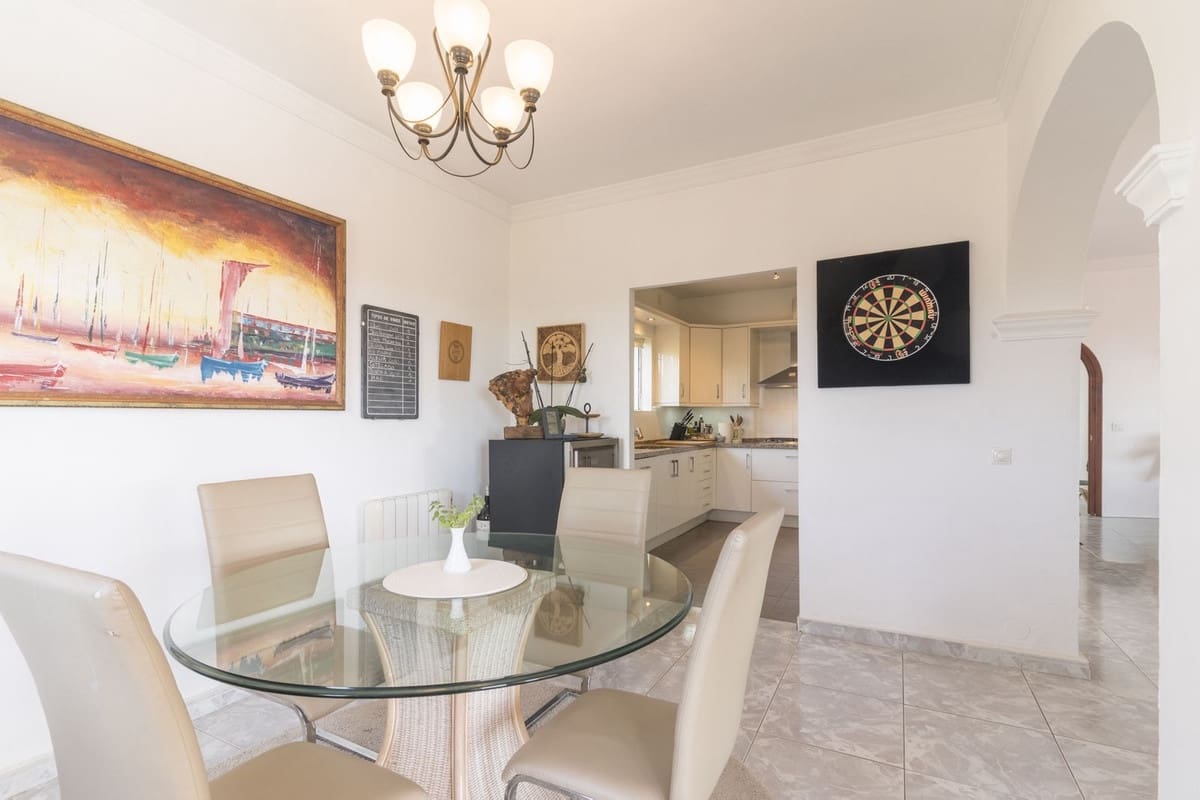 6 soveværelse Villa til salg i Mijas med swimmingpool - € 950.000 (Ref: 9591488)