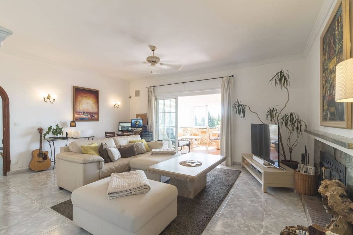 6 soveværelse Villa til salg i Mijas med swimmingpool - € 950.000 (Ref: 9591488)