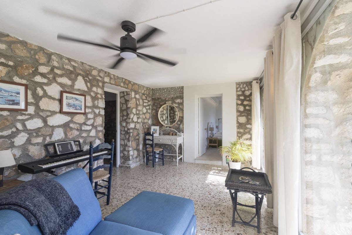 6 soveværelse Villa til salg i Mijas med swimmingpool - € 950.000 (Ref: 9591488)