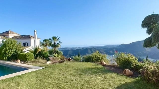 Chalet de 4 habitaciones en Sierra Blanca, Marbella en venta con piscina - 1.600.000 € (Ref: 9591494)