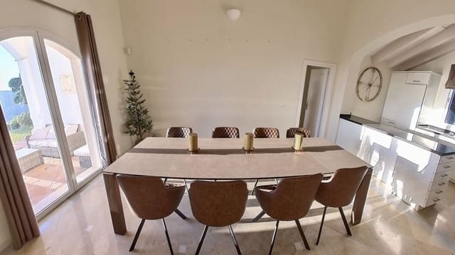 Chalet de 4 habitaciones en Sierra Blanca, Marbella en venta con piscina - 1.600.000 € (Ref: 9591494)