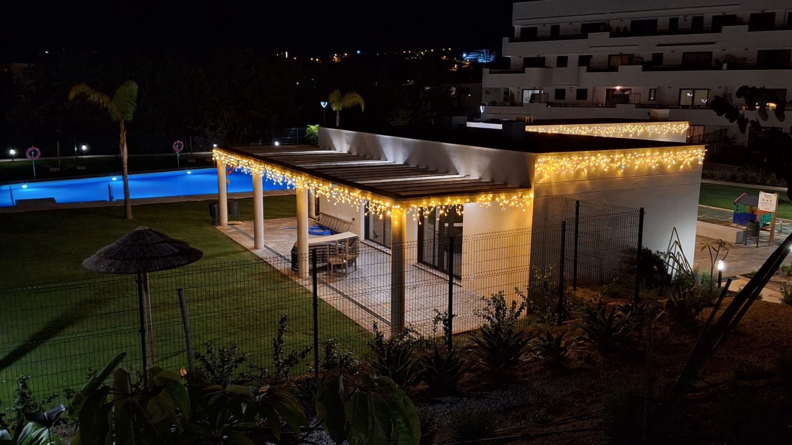 2 sovrum Lägenhet till salu i Estepona med pool garage - 445 000 € (Ref: 9598285)