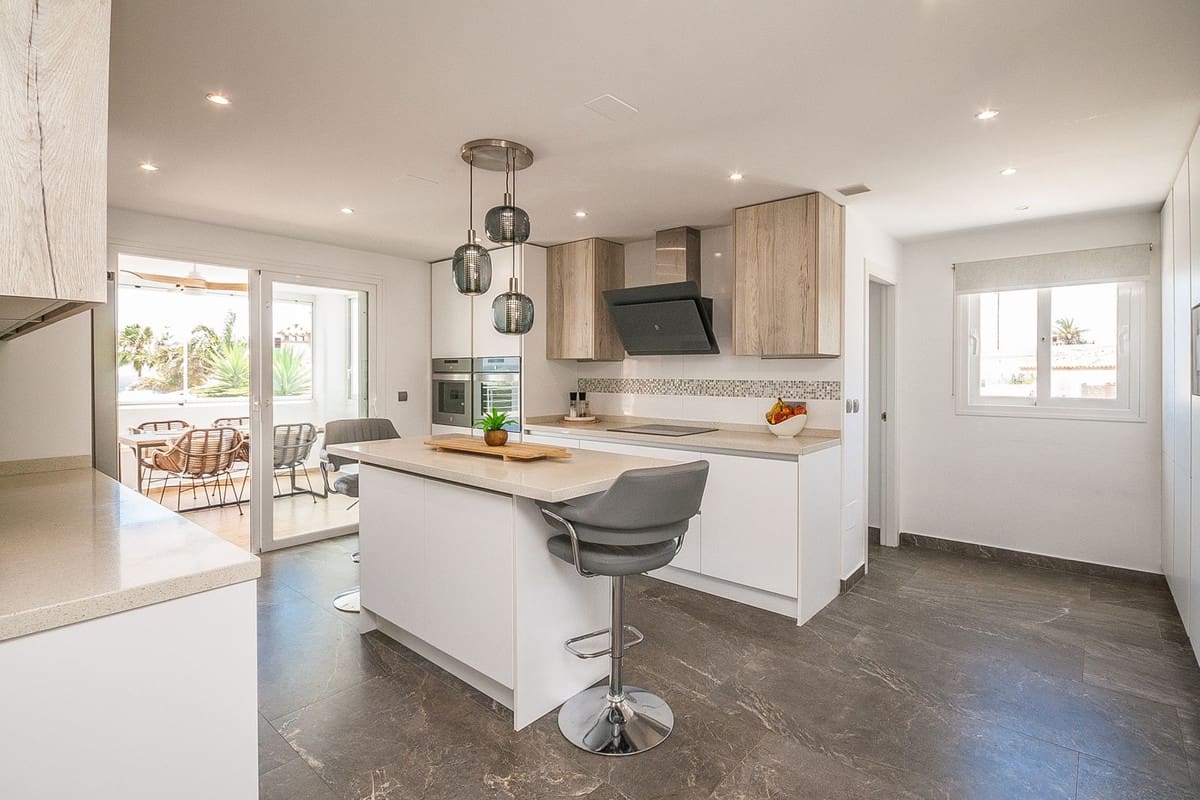 6 sovrum Villa till salu i Estepona med pool garage - 1 995 000 € (Ref: 9598295)