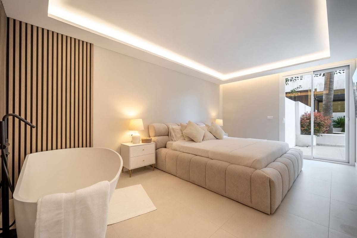 Apartamento de 3 habitaciones en Nueva Andalucia en venta con piscina garaje - 795.000 € (Ref: 9598484)