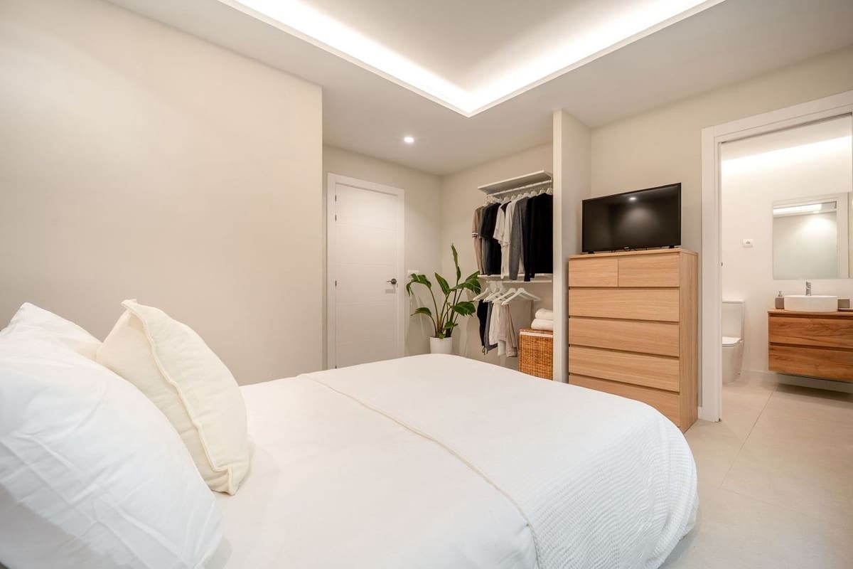 Apartamento de 3 habitaciones en Nueva Andalucia en venta con piscina garaje - 795.000 € (Ref: 9598484)