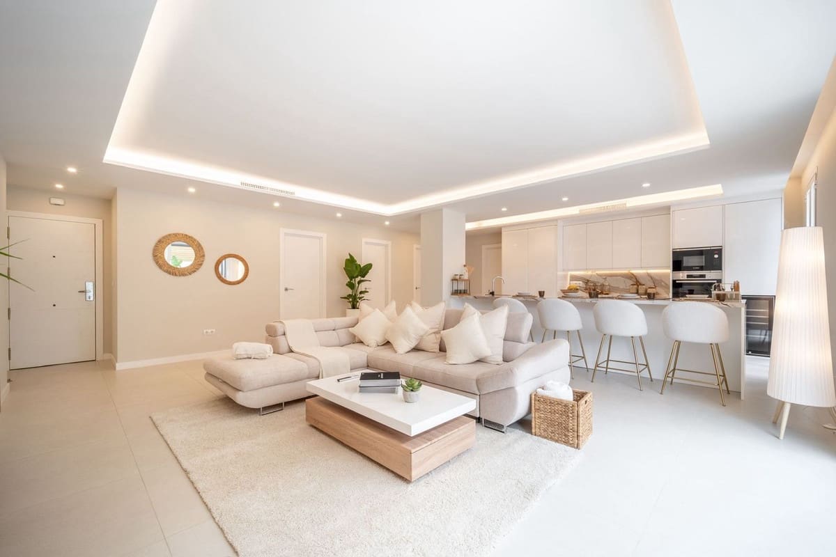 Apartamento de 3 habitaciones en Nueva Andalucia en venta con piscina garaje - 795.000 € (Ref: 9598484)