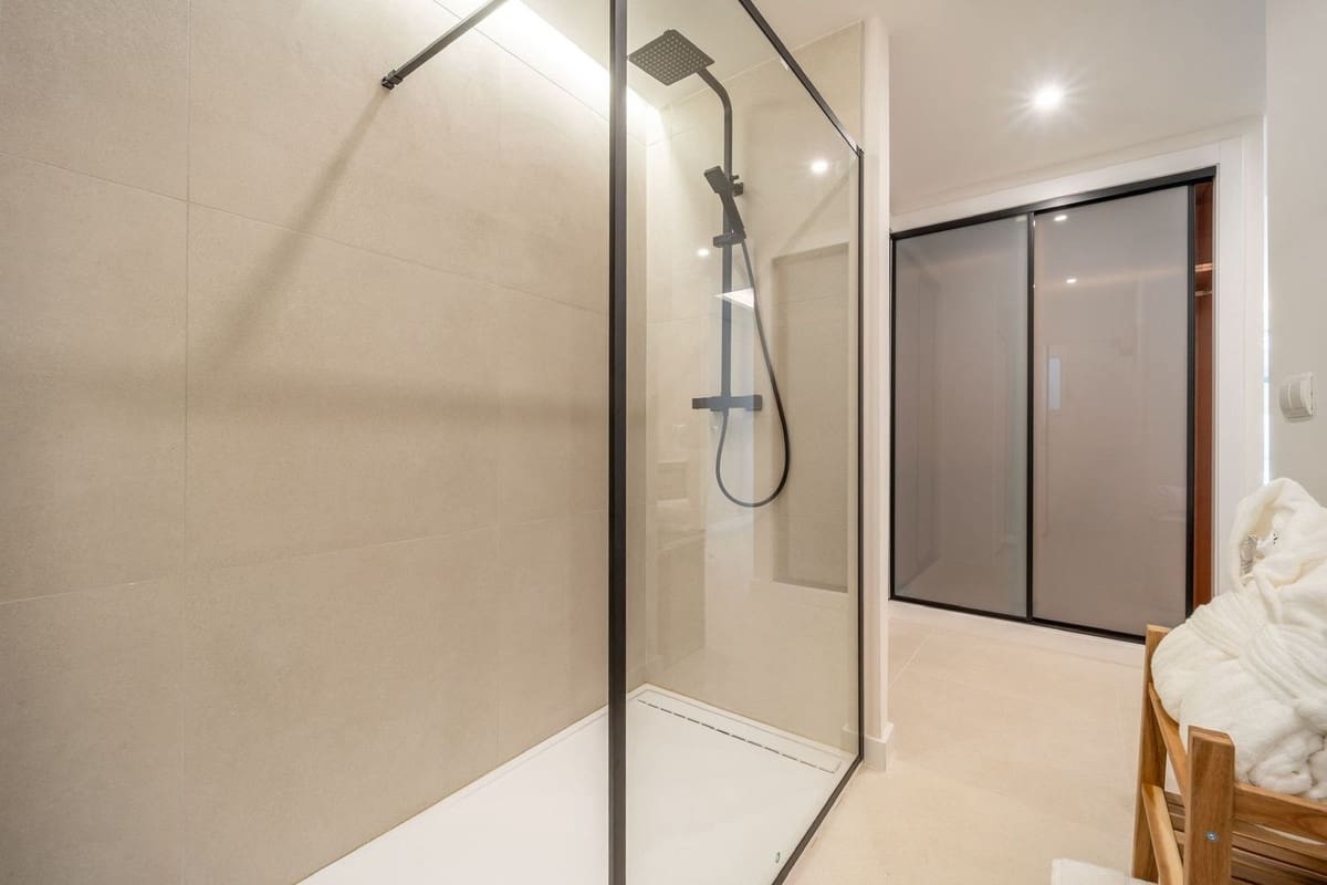 Apartamento de 3 habitaciones en Nueva Andalucia en venta con piscina garaje - 795.000 € (Ref: 9598484)