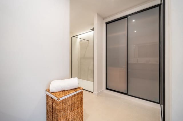 Apartamento de 3 habitaciones en La Dama de Noche - La Alzambra, Marbella en venta con piscina garaje - 795.000 € (Ref: 9598484)