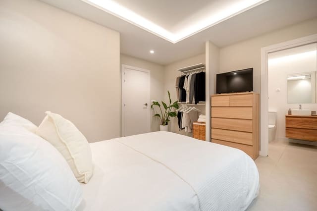 Apartamento de 3 habitaciones en La Dama de Noche - La Alzambra, Marbella en venta con piscina garaje - 795.000 € (Ref: 9598484)