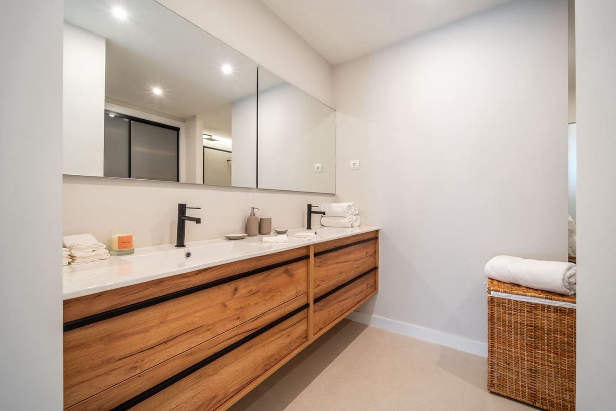 Apartamento de 3 habitaciones en Nueva Andalucia en venta con piscina garaje - 795.000 € (Ref: 9598484)