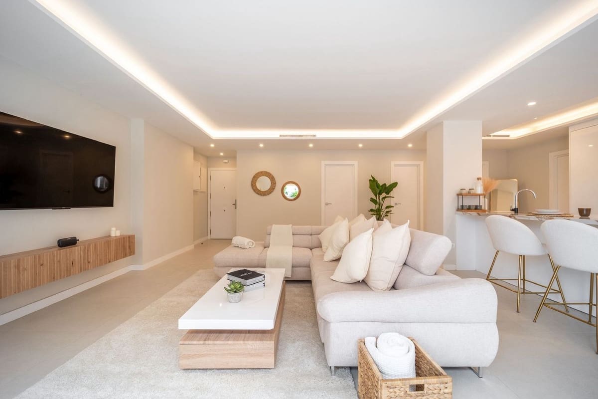 Apartamento de 3 habitaciones en Nueva Andalucia en venta con piscina garaje - 795.000 € (Ref: 9598484)