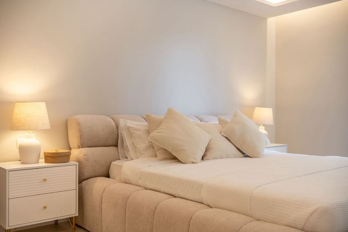 Apartamento de 3 habitaciones en Nueva Andalucia en venta con piscina garaje - 795.000 € (Ref: 9598484)