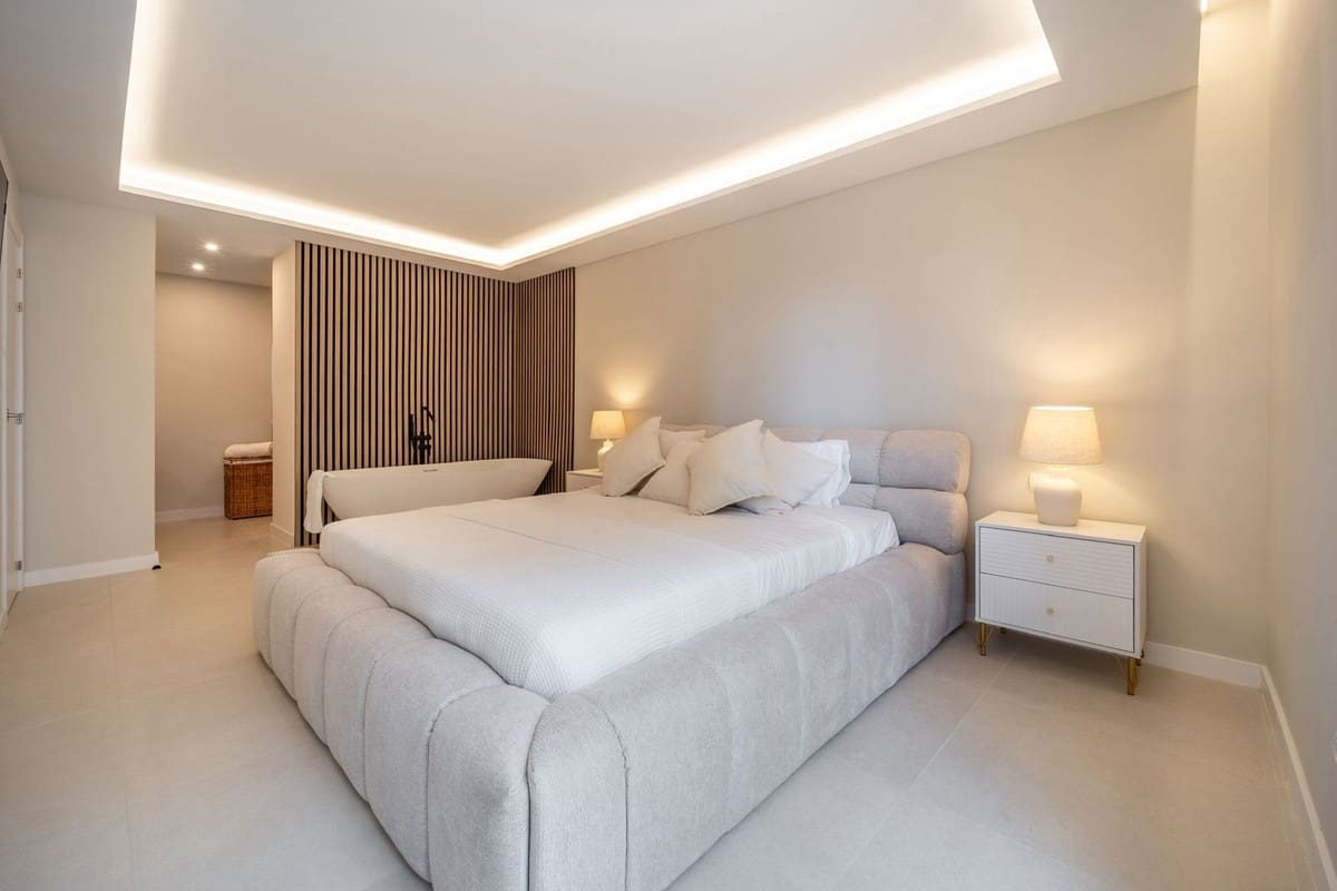 Apartamento de 3 habitaciones en Nueva Andalucia en venta con piscina garaje - 795.000 € (Ref: 9598484)