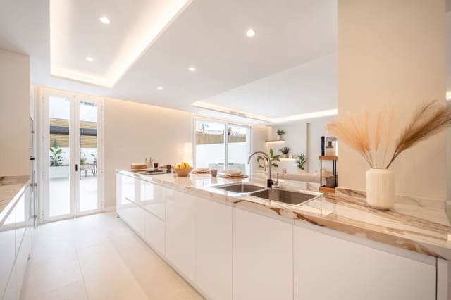 Apartamento de 3 habitaciones en La Dama de Noche - La Alzambra, Marbella en venta con piscina garaje - 795.000 € (Ref: 9598484)