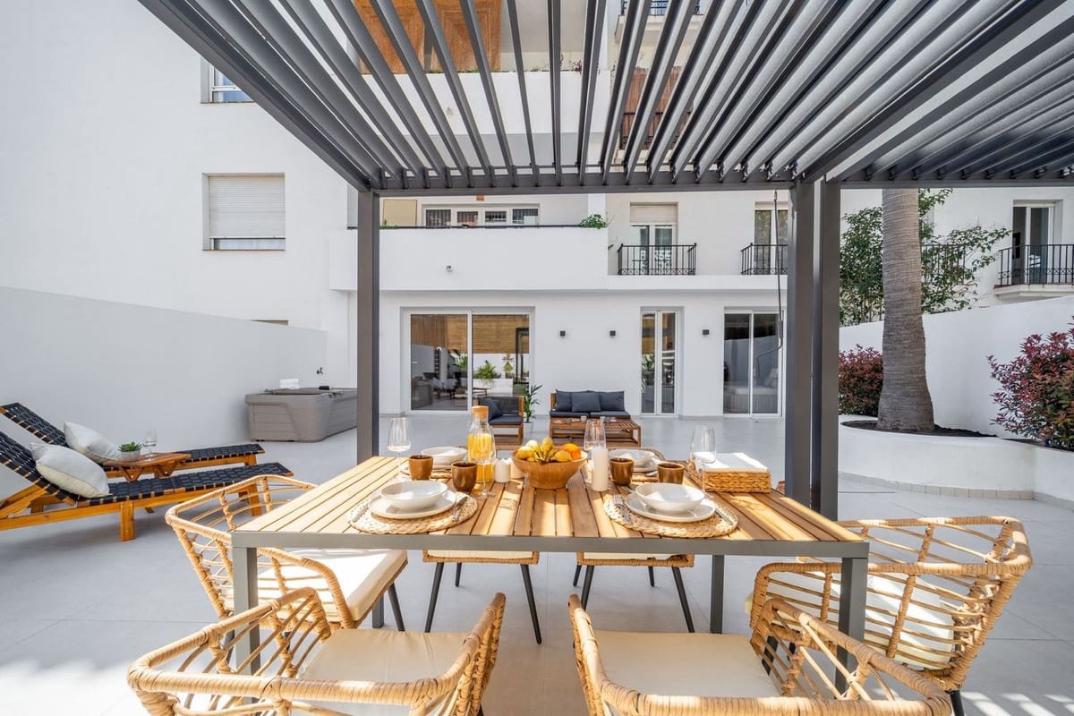 Apartamento de 3 habitaciones en Nueva Andalucia en venta con piscina garaje - 795.000 € (Ref: 9598484)