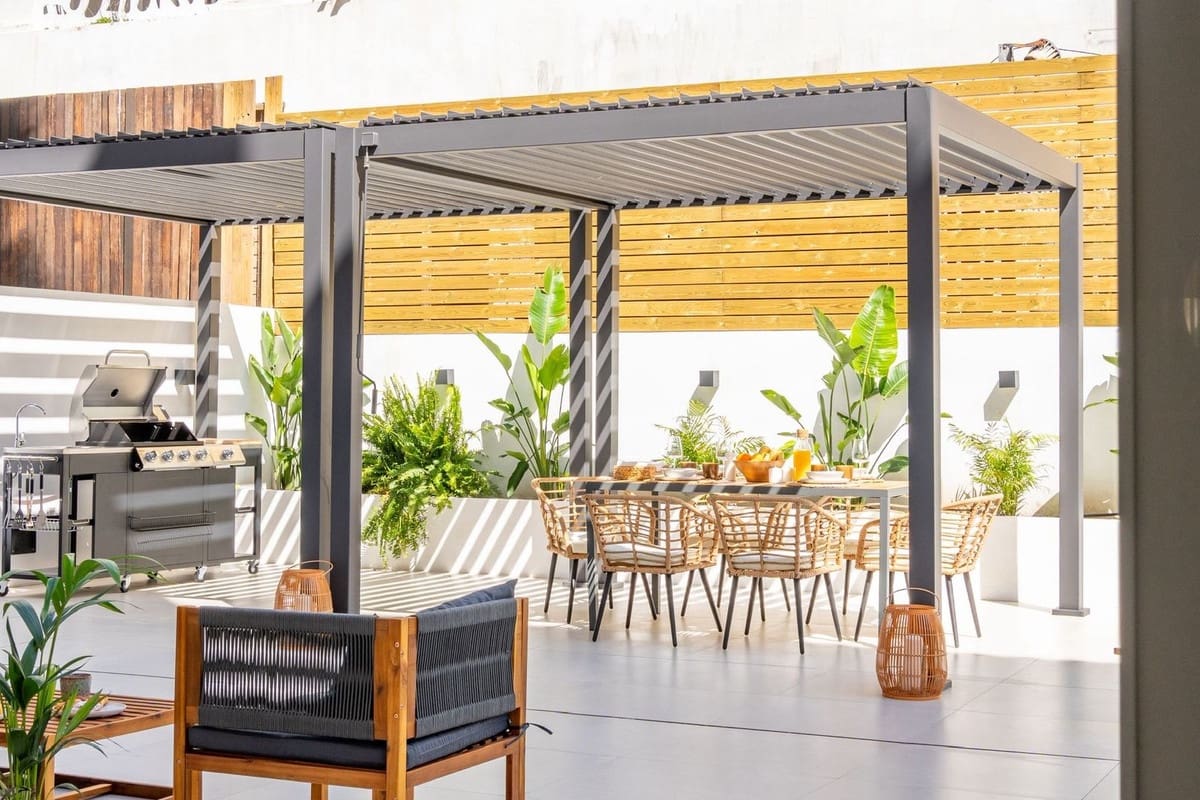 Apartamento de 3 habitaciones en Nueva Andalucia en venta con piscina garaje - 795.000 € (Ref: 9598484)