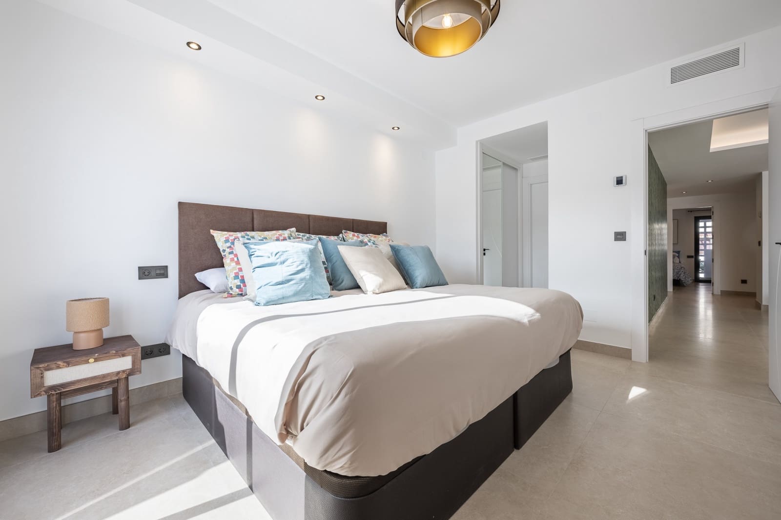 Apartamento de 3 habitaciones en Nueva Andalucia en venta con piscina - 785.000 € (Ref: 9598485)