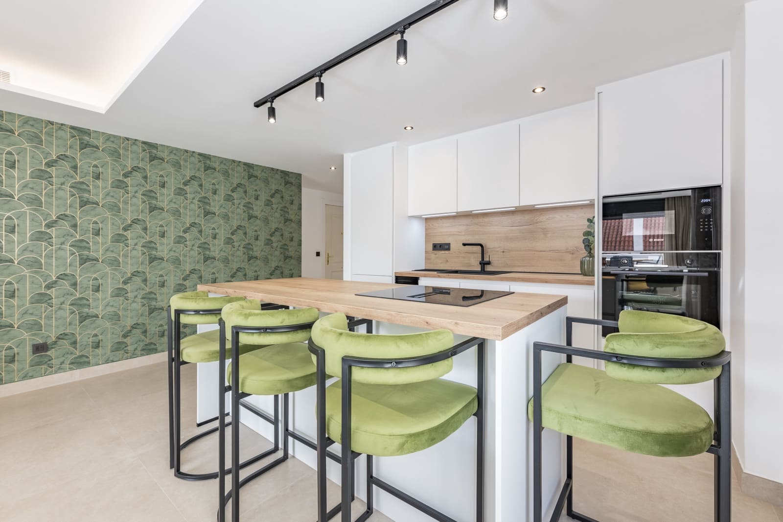 Apartamento de 3 habitaciones en Nueva Andalucia en venta con piscina - 785.000 € (Ref: 9598485)