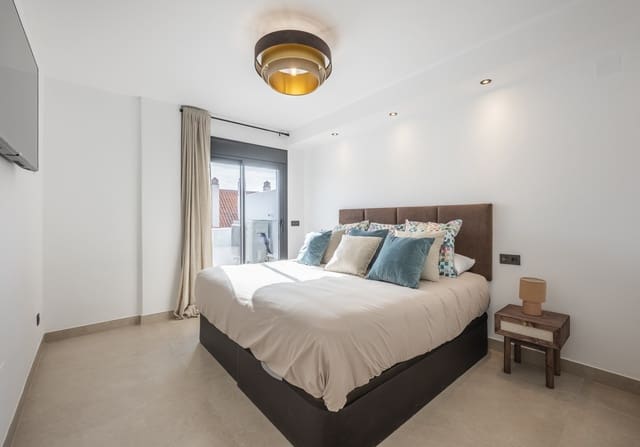 Apartamento de 3 habitaciones en La Dama de Noche - La Alzambra, Marbella en venta con piscina - 785.000 € (Ref: 9598485)