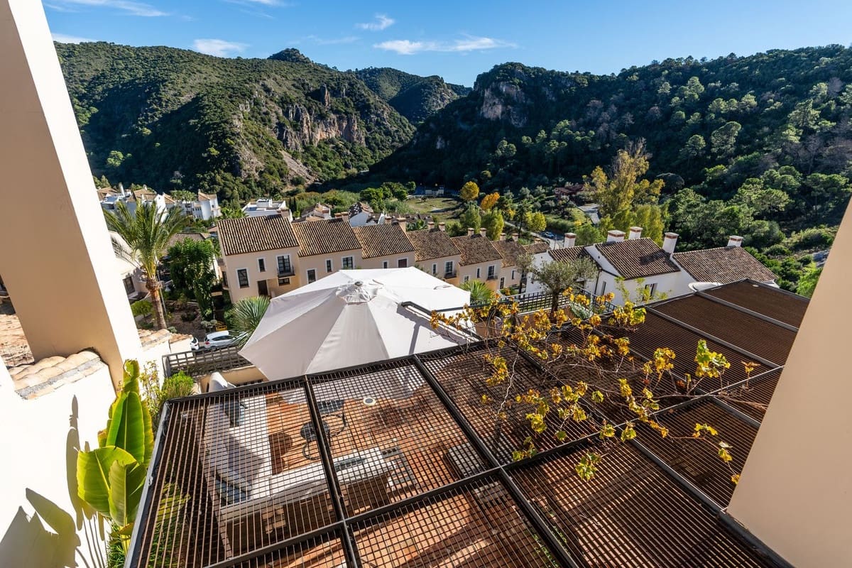 4 soveværelse Byhus til salg i Benahavis med swimmingpool garage - € 695.000 (Ref: 9598488)