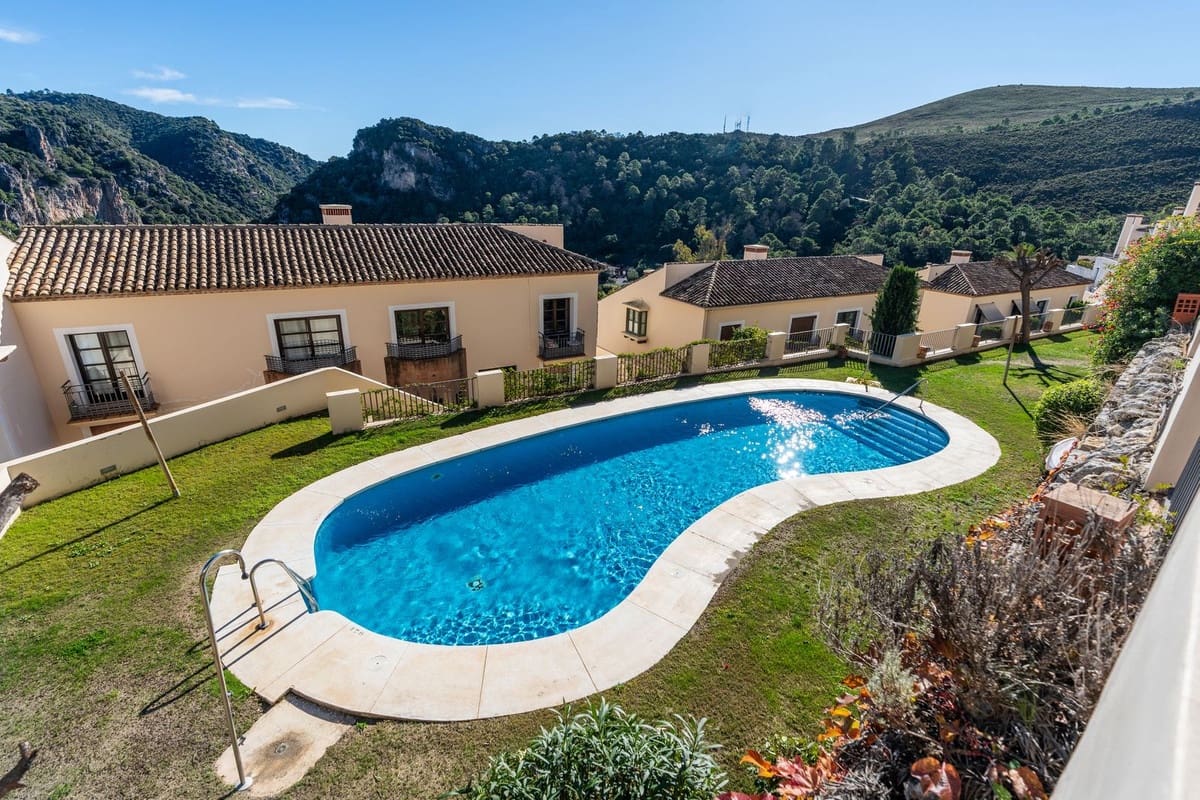 4 soveværelse Byhus til salg i Benahavis med swimmingpool garage - € 695.000 (Ref: 9598488)