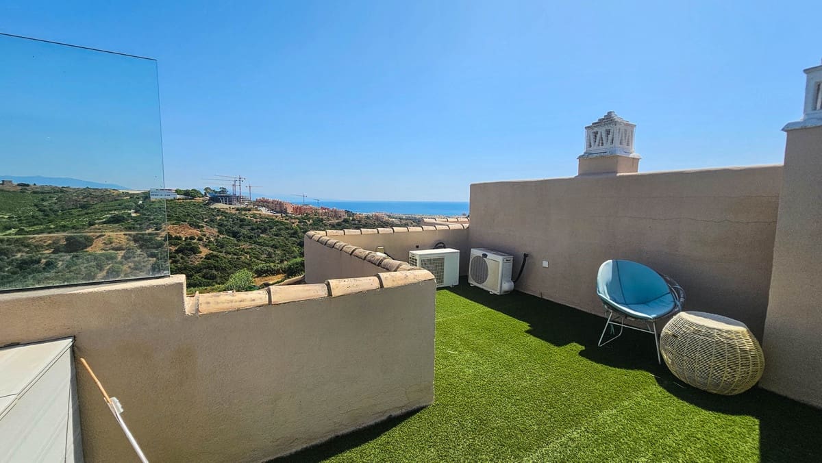 4 quarto Moradia Geminada para venda em La Duquesa / Puerto de la Duquesa com piscina - 695 000 € (Ref: 9598492)
