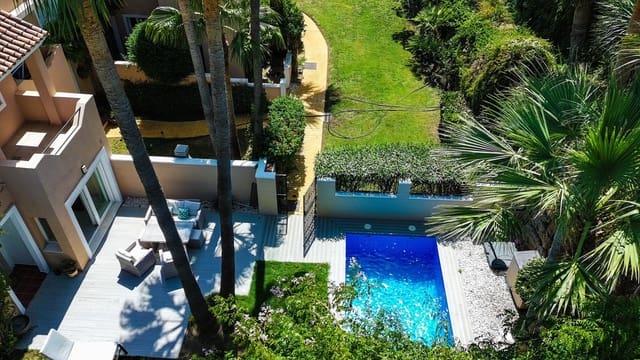 4 soveværelse Semi-Rækkehus til salg i La Duquesa / Puerto de la Duquesa, Manilva med swimmingpool - € 695.000 (Ref: 9598492)