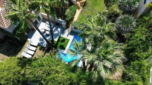 4 soveværelse Semi-Rækkehus til salg i La Duquesa / Puerto de la Duquesa, Manilva med swimmingpool - € 695.000 (Ref: 9598492)