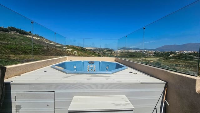 4 soveværelse Semi-Rækkehus til salg i La Duquesa / Puerto de la Duquesa, Manilva med swimmingpool - € 645.000 (Ref: 9598492)