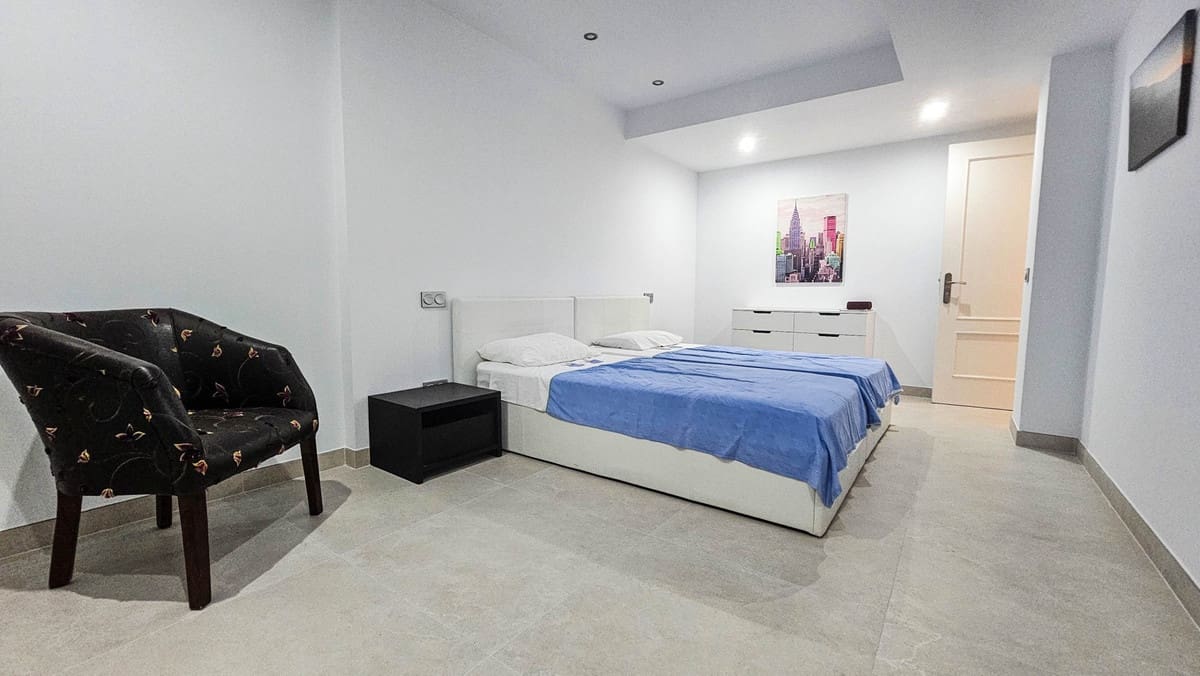 4 soveværelse Semi-Rækkehus til salg i La Duquesa / Puerto de la Duquesa med swimmingpool - € 645.000 (Ref: 9598492)