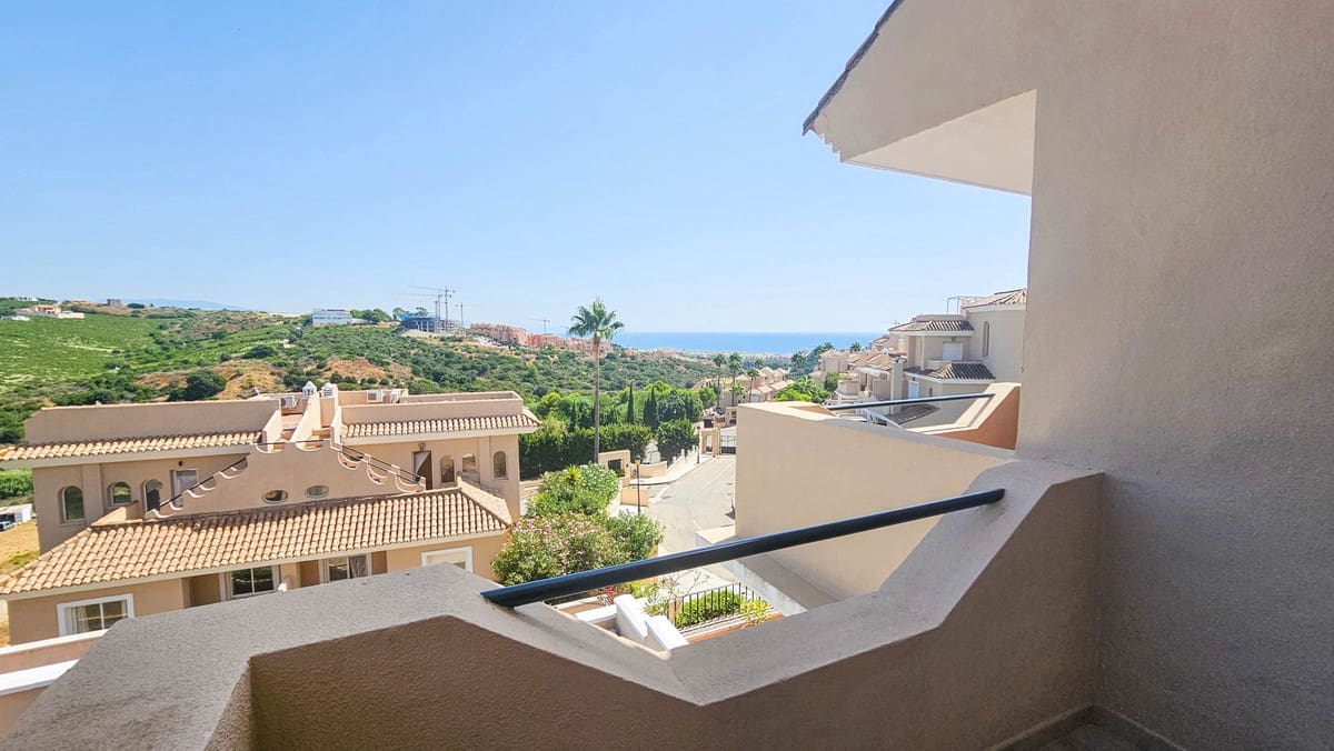 4 soveværelse Semi-Rækkehus til salg i La Duquesa / Puerto de la Duquesa med swimmingpool - € 645.000 (Ref: 9598492)