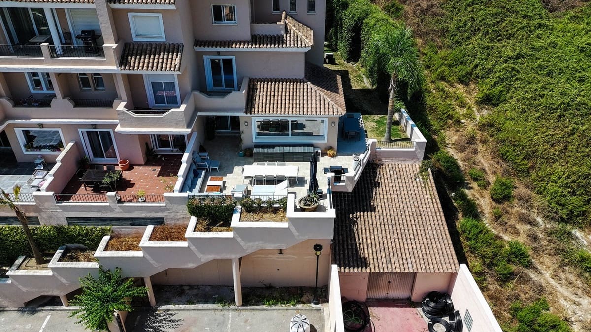 4 soveværelse Semi-Rækkehus til salg i La Duquesa / Puerto de la Duquesa med swimmingpool - € 645.000 (Ref: 9598492)