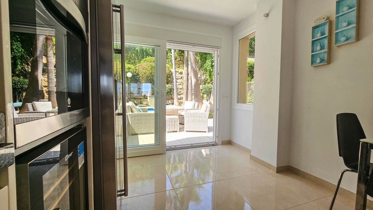 4 soveværelse Semi-Rækkehus til salg i La Duquesa / Puerto de la Duquesa med swimmingpool - € 645.000 (Ref: 9598492)