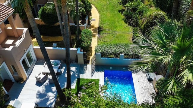 4 sovrum Semi-fristående Villa till salu i La Duquesa / Puerto de la Duquesa, Manilva med pool - 645 000 € (Ref: 9598492)