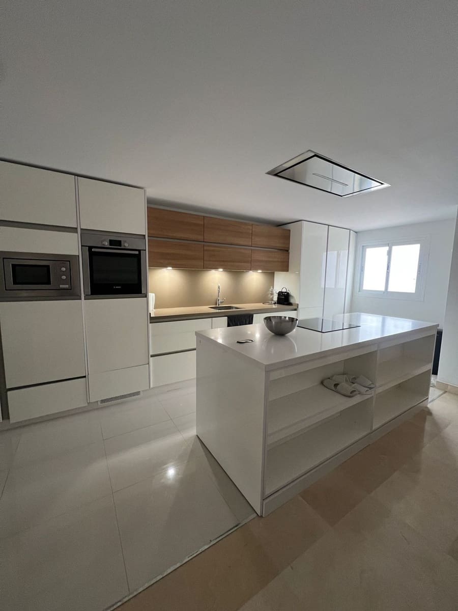 Apartamento de 2 habitaciones en Nueva Andalucia en venta con piscina garaje - 515.000 € (Ref: 9598496)