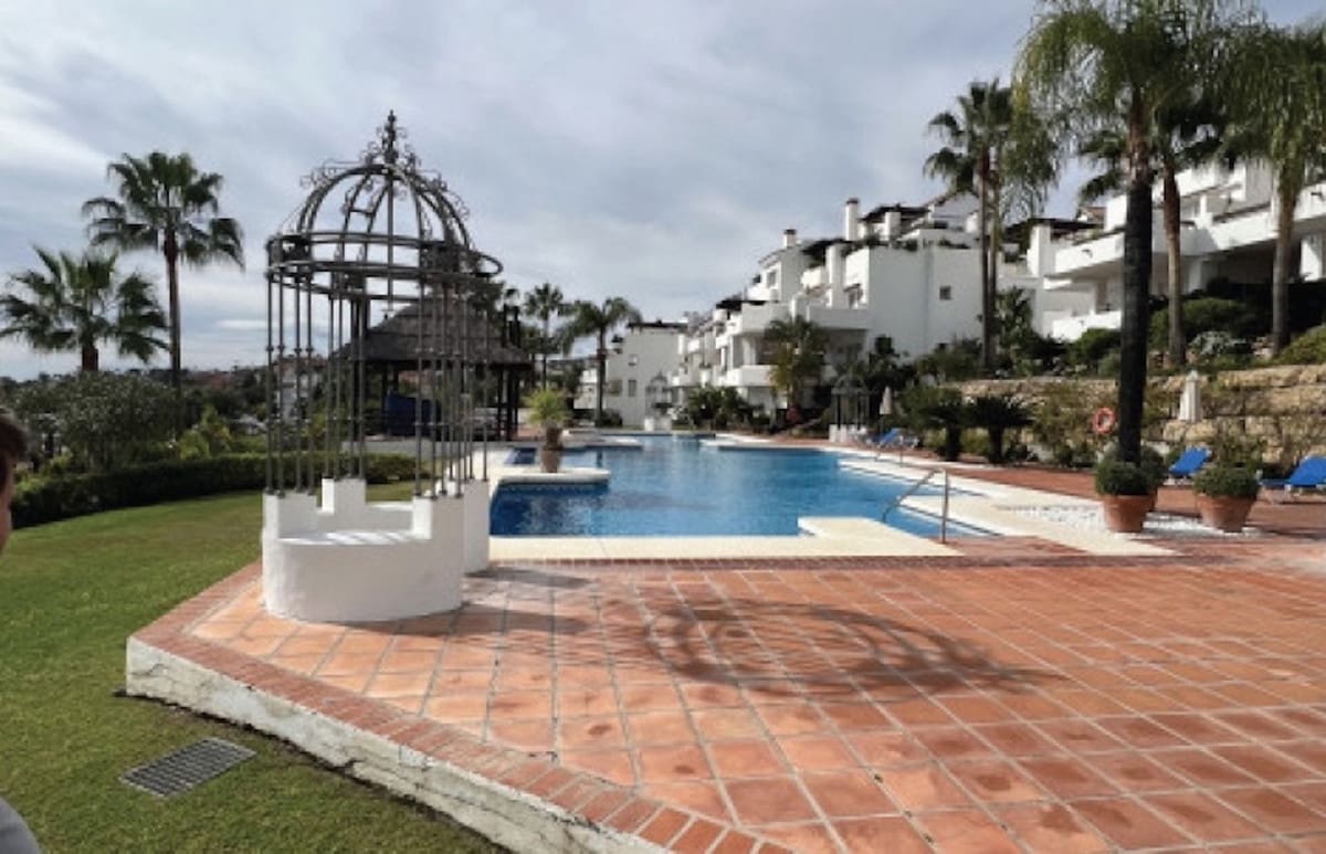 Apartamento de 2 habitaciones en Nueva Andalucia en venta con piscina garaje - 515.000 € (Ref: 9598496)
