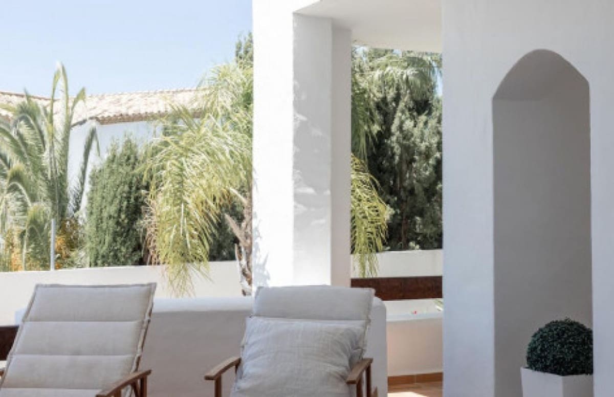 Apartamento de 2 habitaciones en Nueva Andalucia en venta con piscina garaje - 515.000 € (Ref: 9598496)