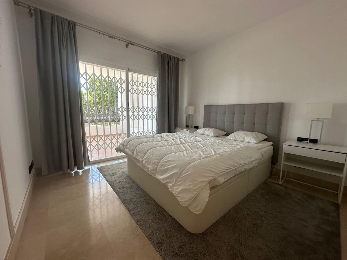 Apartamento de 2 habitaciones en Nueva Andalucia en venta con piscina garaje - 515.000 € (Ref: 9598496)