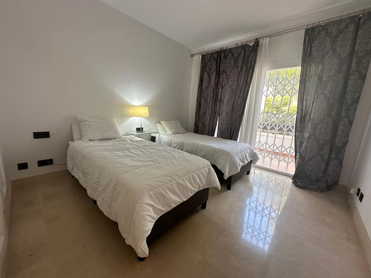 Apartamento de 2 habitaciones en Nueva Andalucia en venta con piscina garaje - 515.000 € (Ref: 9598496)