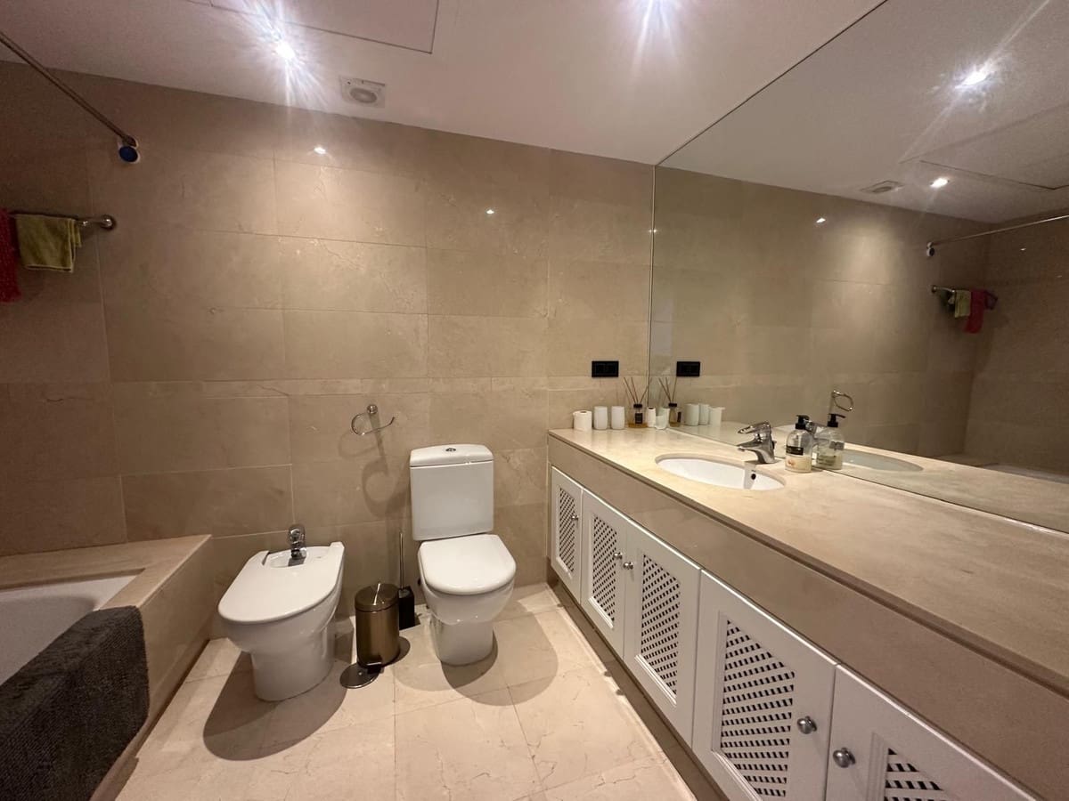 Apartamento de 2 habitaciones en Nueva Andalucia en venta con piscina garaje - 515.000 € (Ref: 9598496)