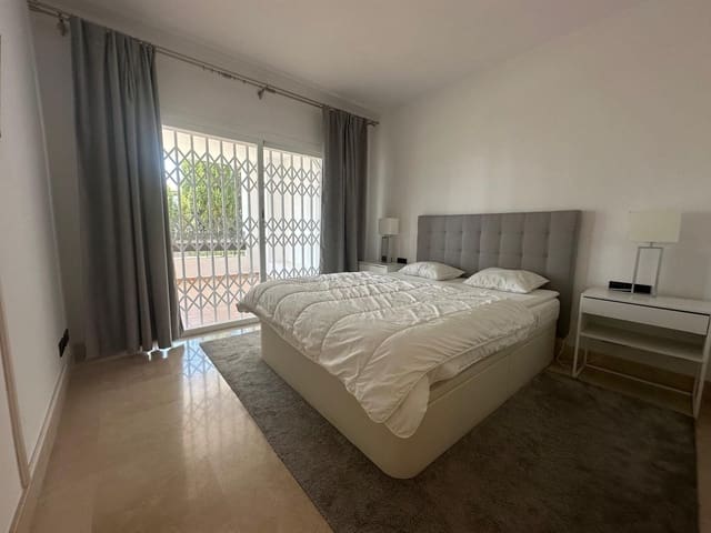 Apartamento de 2 habitaciones en La Dama de Noche - La Alzambra, Marbella en venta con piscina garaje - 515.000 € (Ref: 9598496)