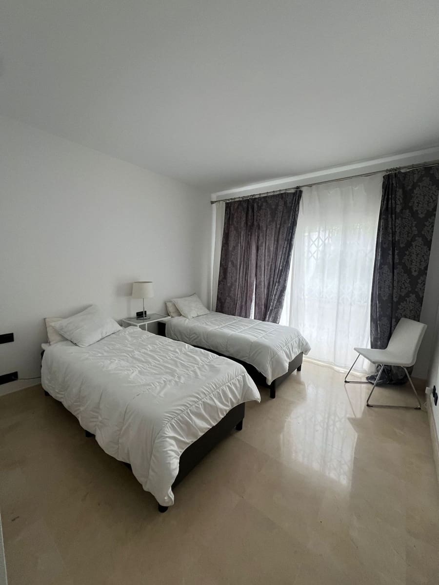 Apartamento de 2 habitaciones en Nueva Andalucia en venta con piscina garaje - 515.000 € (Ref: 9598496)